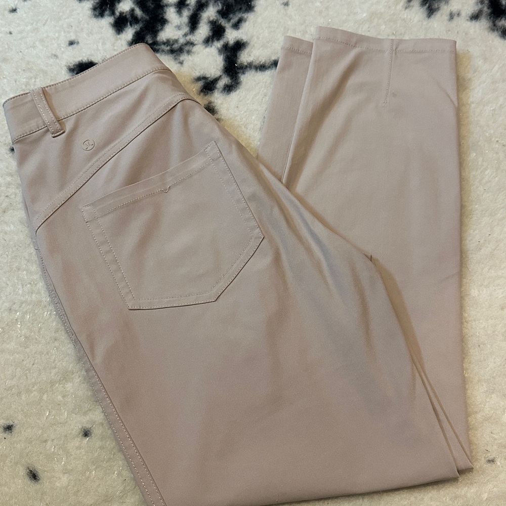 Lululemon Women’s Khaki Pants- Size 8